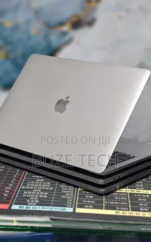 New Laptop Apple MacBook Pro 2020 M1 8GB Apple M1 Pro SSD 512GB