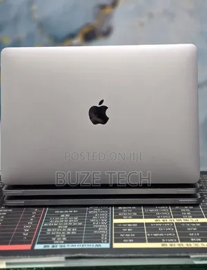New Laptop Apple MacBook Pro 2020 M1 8GB Apple M1 Pro SSD 512GB