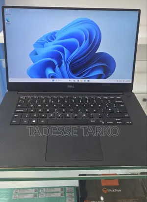 New Laptop Dell Precision 15 3520 16GB Intel Core i7 SSD 512GB