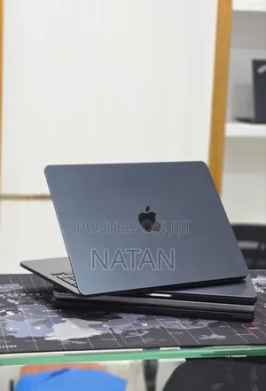 New Laptop Apple MacBook Air 2025 M4 16GB SSD 256GB