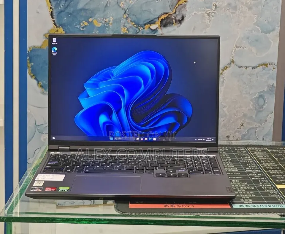 New Laptop Lenovo Legion 5 16GB AMD Ryzen 7 SSD 512GB