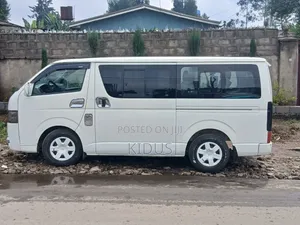 Toyota HiAce 2007 White