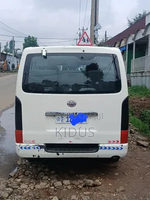Toyota HiAce 2007 White