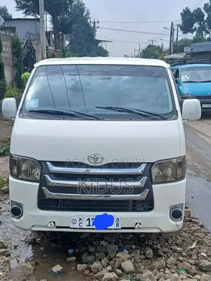 Toyota HiAce 2007 White