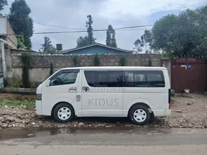Toyota HiAce 2007 White