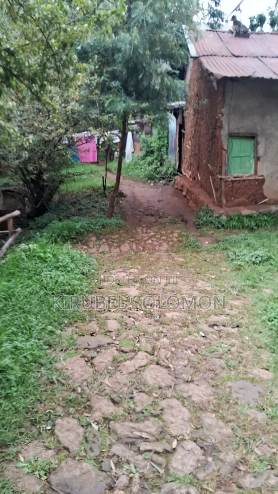 መሬት 1500 ካሬ