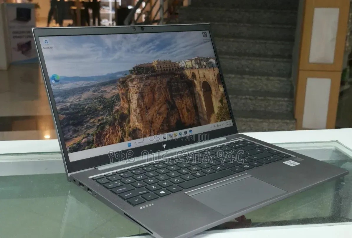 New Laptop HP ZBook Firefly 14 G7 16GB Intel Core i7 SSD 512GB