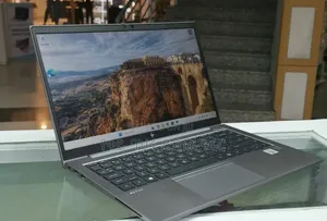 New Laptop HP ZBook Firefly 14 G7 16GB Intel Core i7 SSD 512GB