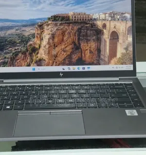 New Laptop HP ZBook Firefly 14 G7 16GB Intel Core i7 SSD 512GB