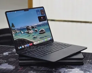 New Laptop Apple MacBook 16GB Apple M4 SSD 256GB