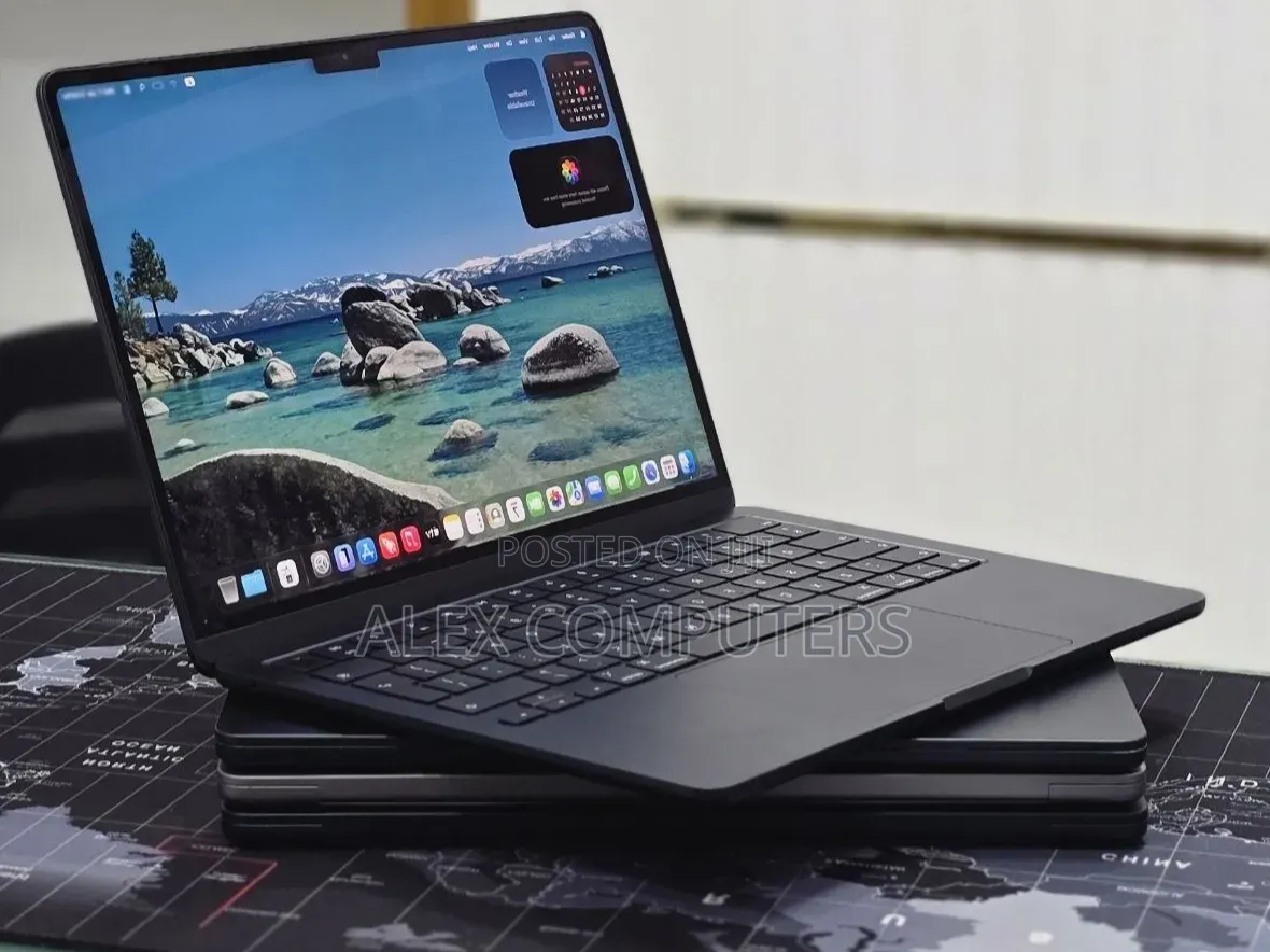 New Laptop Apple MacBook 16GB Apple M4 SSD 256GB