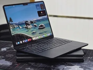 New Laptop Apple MacBook 16GB Apple M4 SSD 256GB