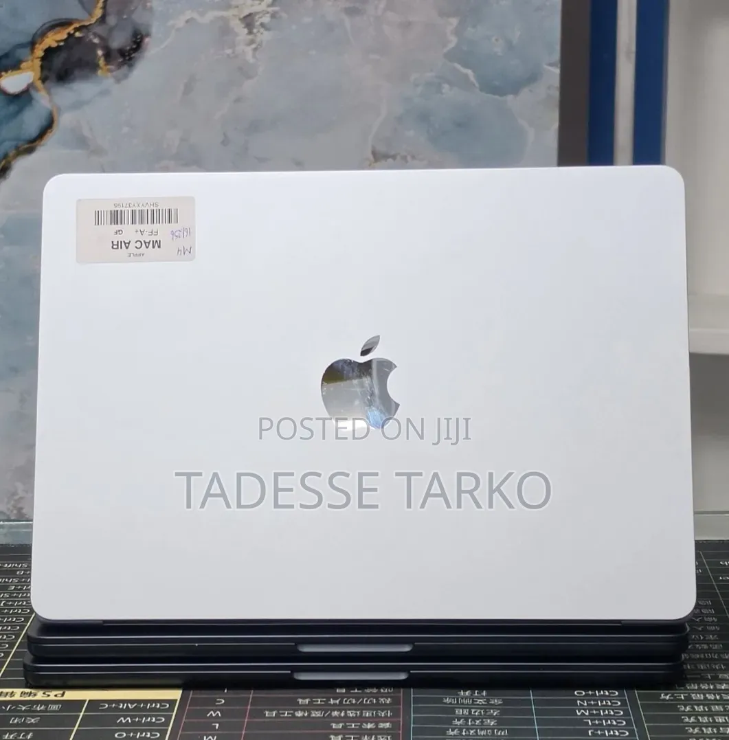 New Laptop Apple MacBook Air 2025 M4 16GB Apple M4 SSD 256GB
