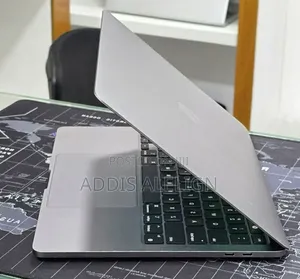 New Laptop Apple MacBook Pro 16GB Intel Core i5 SSD 512GB