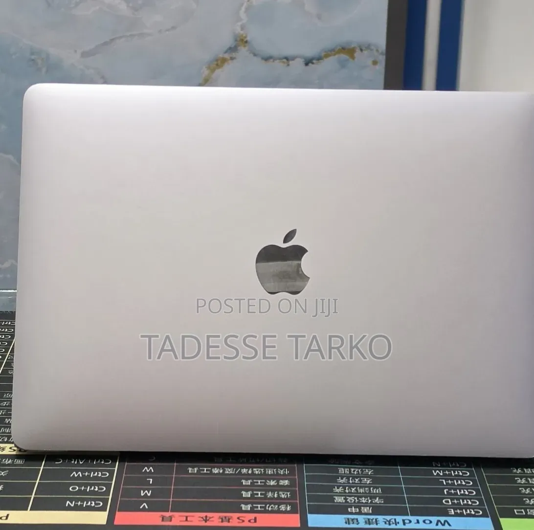 New Laptop Apple MacBook Pro 2022 M2 8GB Apple M2 SSD 256GB