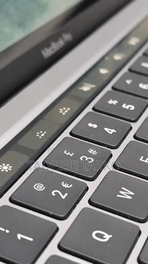 New Laptop Apple MacBook Pro 2020 M1 8GB Apple M1 Pro SSD 512GB