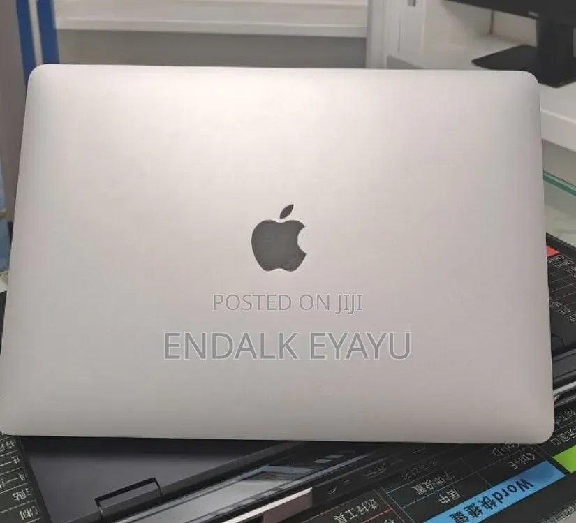 New Laptop Apple MacBook Pro 2022 M2 8GB Apple M2 SSD 512GB
