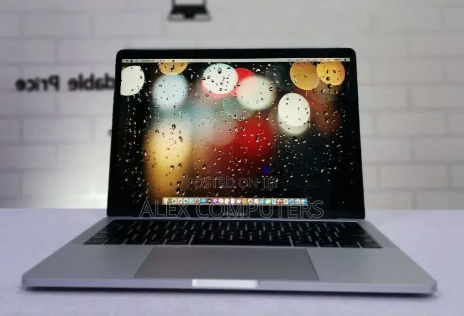 New Laptop Apple MacBook Pro 2018 16GB Intel Core i7 SSD 512GB