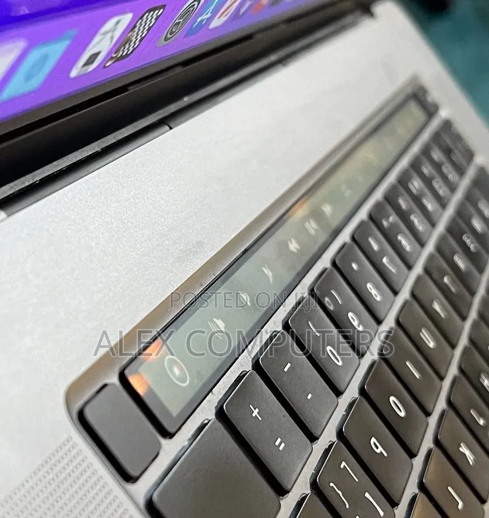 New Laptop Apple MacBook Pro 2018 16GB Intel Core i7 SSD 512GB