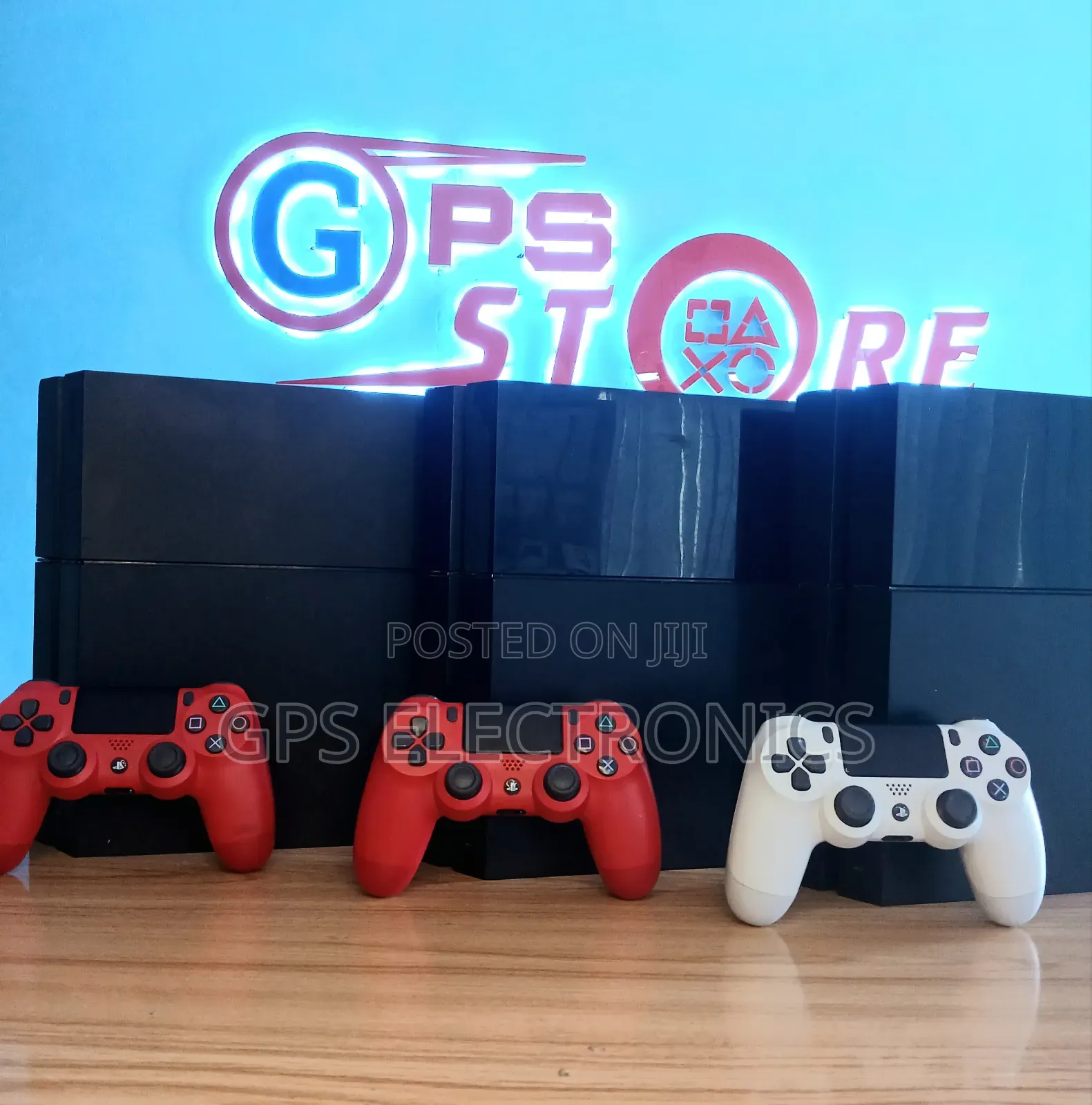 የPlayStation አድናቂዎች ምርጫ – PS4 FAT + 2 Joystick
