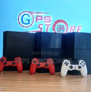 የPlayStation አድናቂዎች ምርጫ – PS4 FAT + 2 Joystick