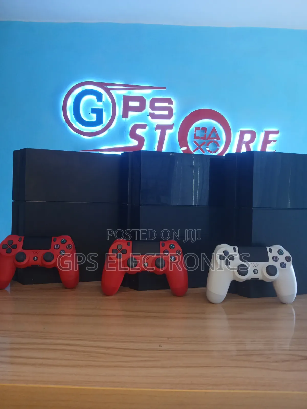 PS4 FAT ልዩ የመዝናኛ ጥቅል ከ2 Controller ጋር