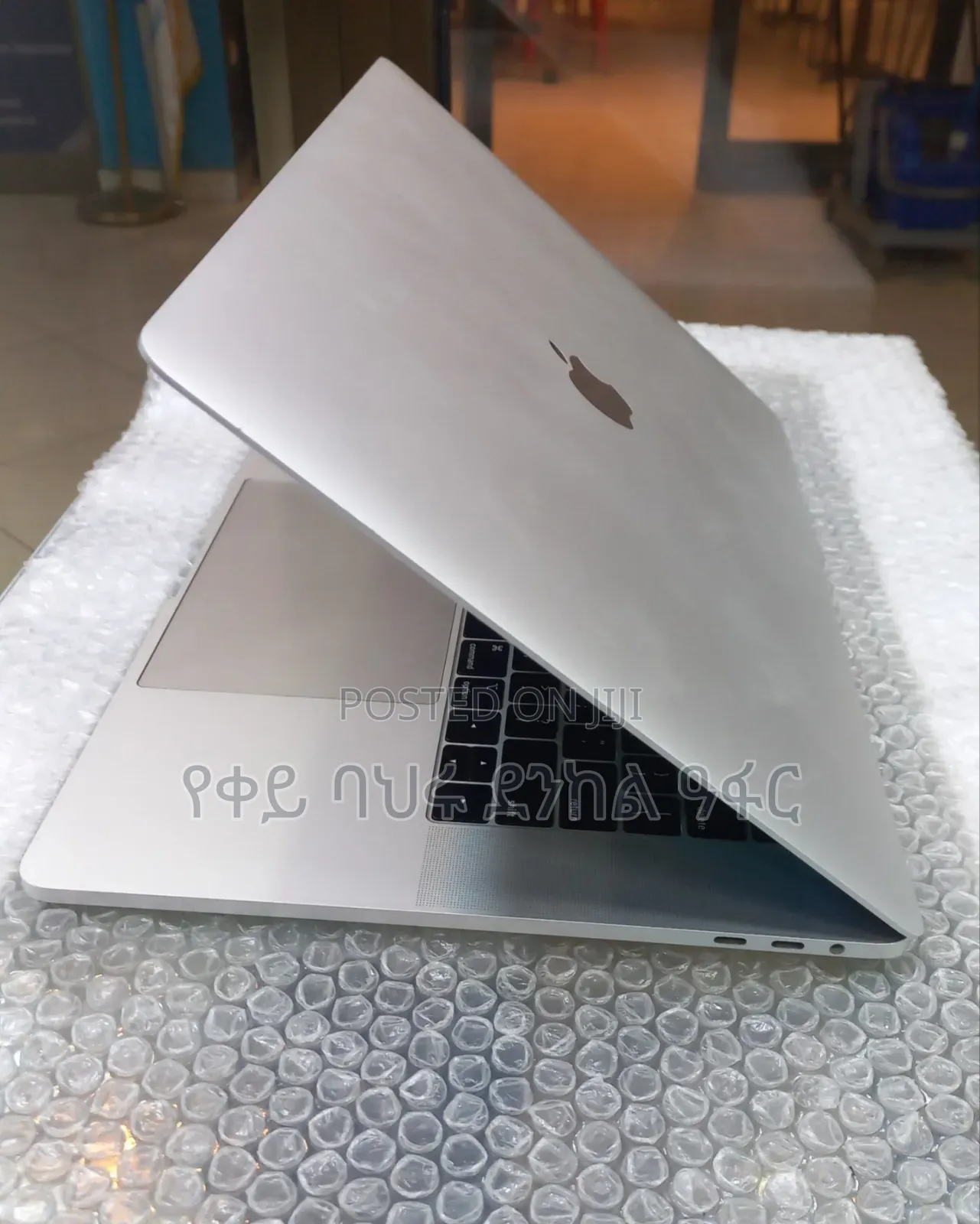 New Laptop Apple MacBook Pro 2018 16GB Intel Core i7 SSD 256GB