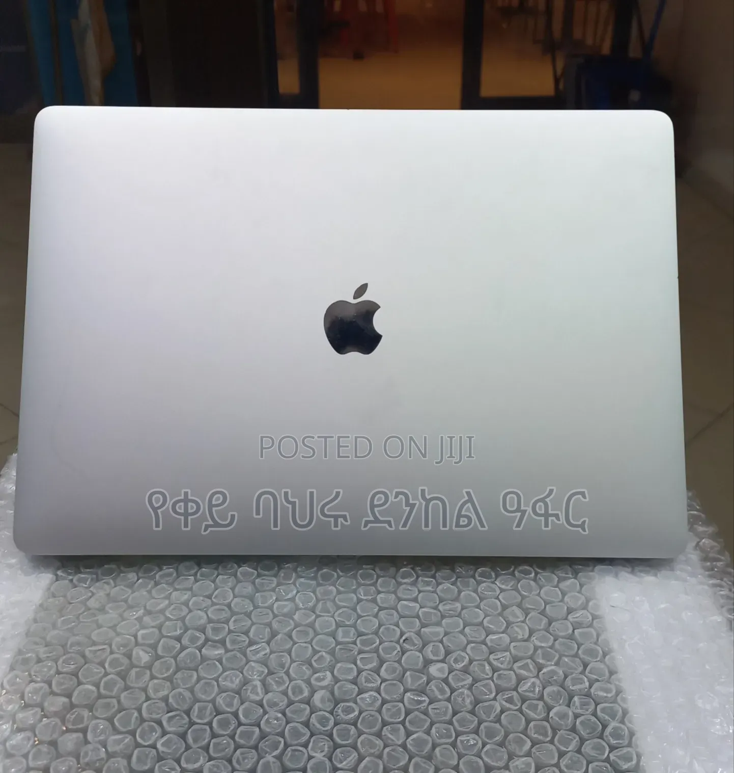 New Laptop Apple MacBook Pro 2018 16GB Intel Core i7 SSD 256GB