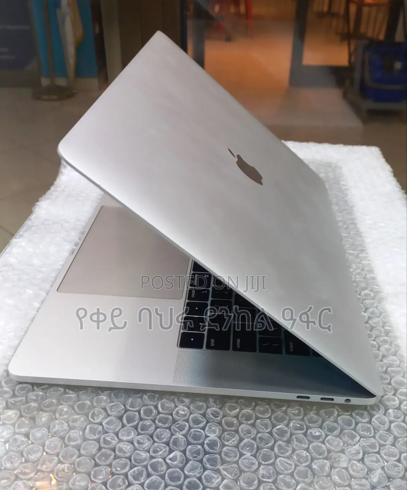 New Laptop Apple MacBook Pro 2018 16GB Intel Core i7 SSD 256GB