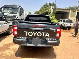 Toyota Hilux 2022 Black