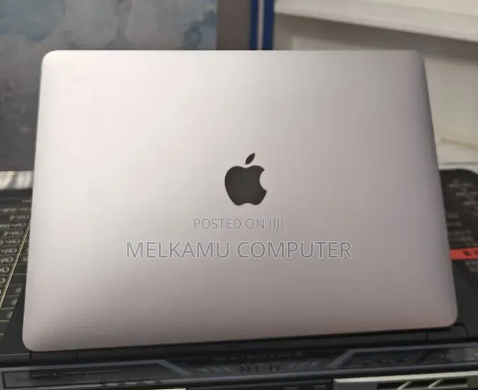 New Laptop Apple MacBook Pro 2022 M2 8GB Apple M2 SSD 512GB