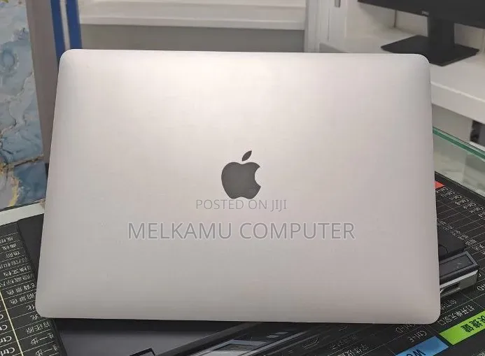 New Laptop Apple MacBook Pro 2022 M2 8GB Apple M2 SSD 512GB