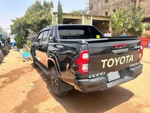 Toyota Hilux 2022 Black