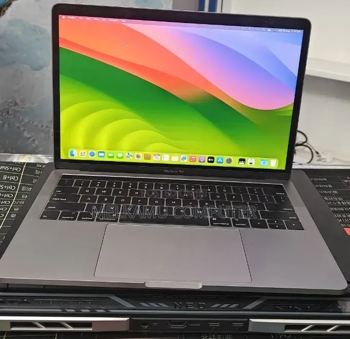 New Laptop Apple MacBook Pro 2022 M2 8GB Apple M2 SSD 512GB