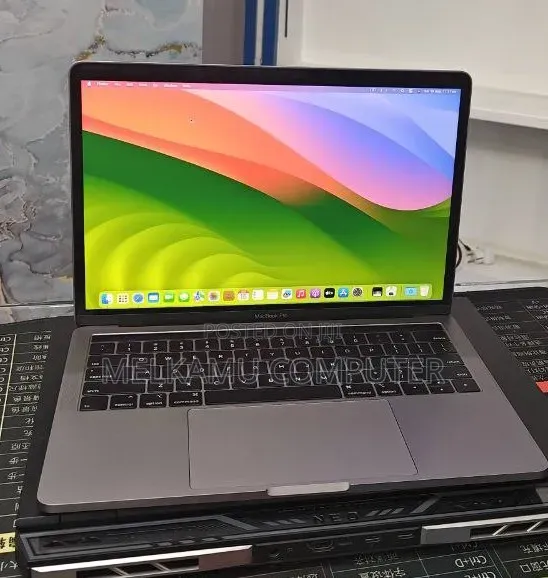 New Laptop Apple MacBook Pro 2022 M2 8GB Apple M2 SSD 512GB