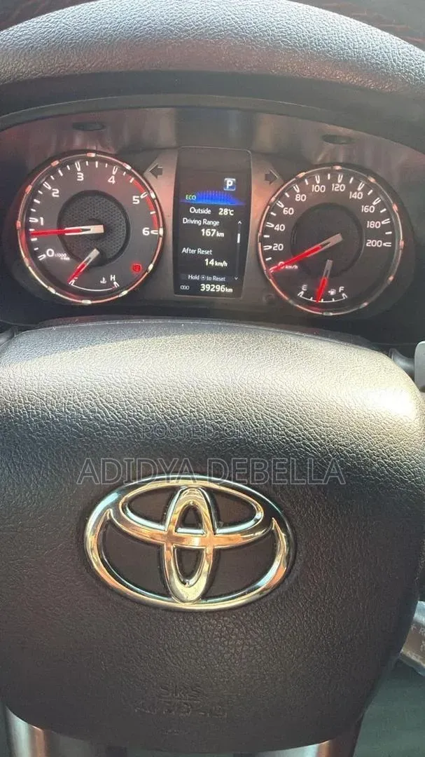 Toyota Hilux 2022 Black