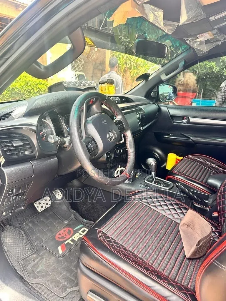 Toyota Hilux 2022 Black