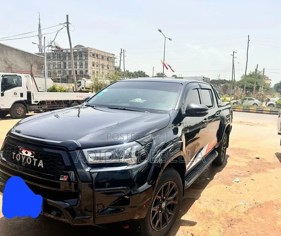 Toyota Hilux 2022 Black