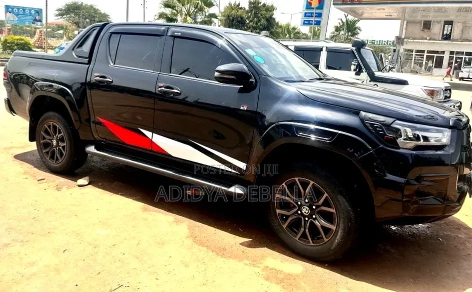 Toyota Hilux 2022 Black