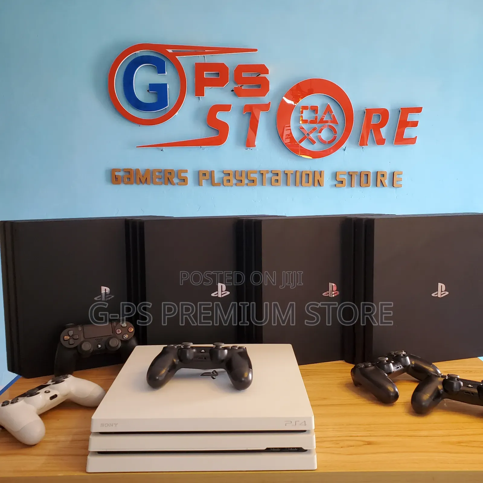 PS4 Pro + 1 Original Joystick + 5 Games
‎