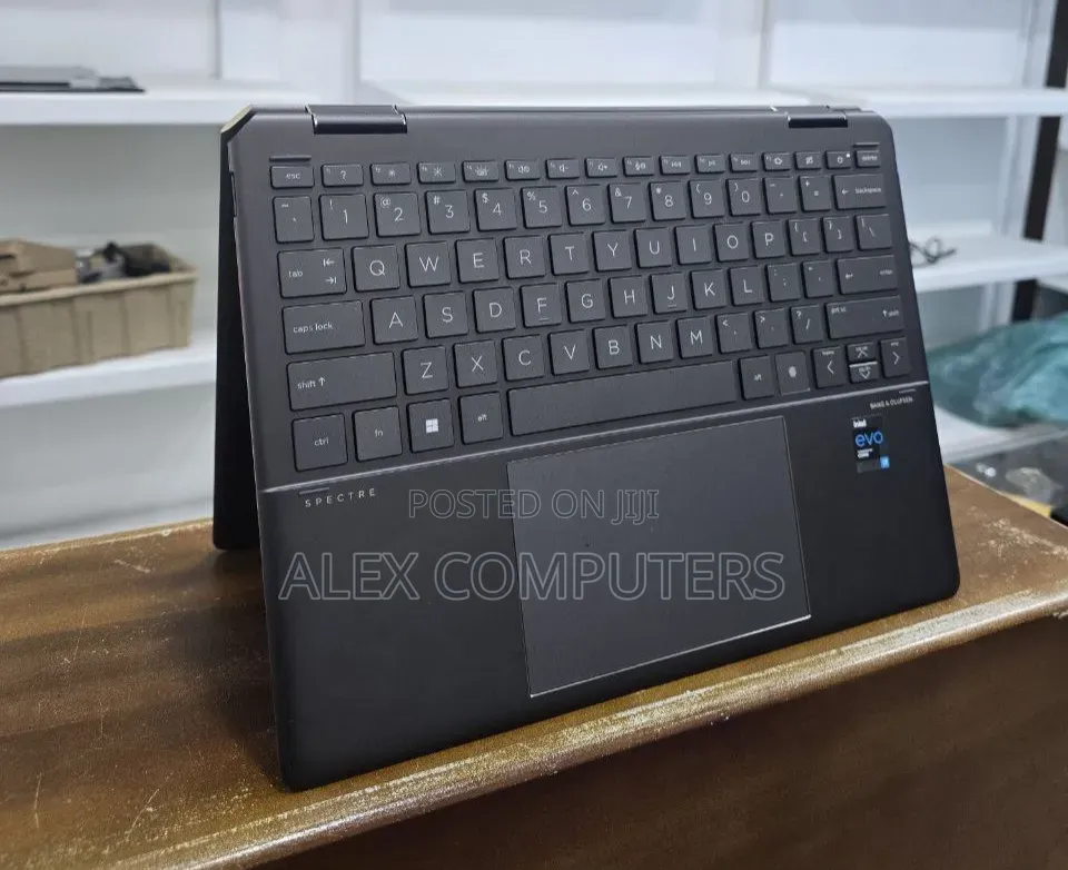 New Laptop HP Spectra 13 16GB Intel Core i7 SSD 512GB
