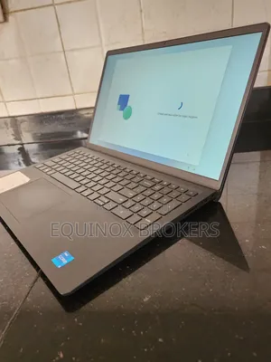 New Laptop Dell Inspiron 15 8GB Intel Core i5 SSD 512GB