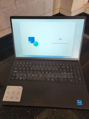 New Laptop Dell Inspiron 15 8GB Intel Core i5 SSD 512GB