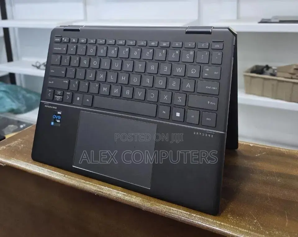 New Laptop HP Spectra 13 16GB Intel Core i7 SSD 512GB