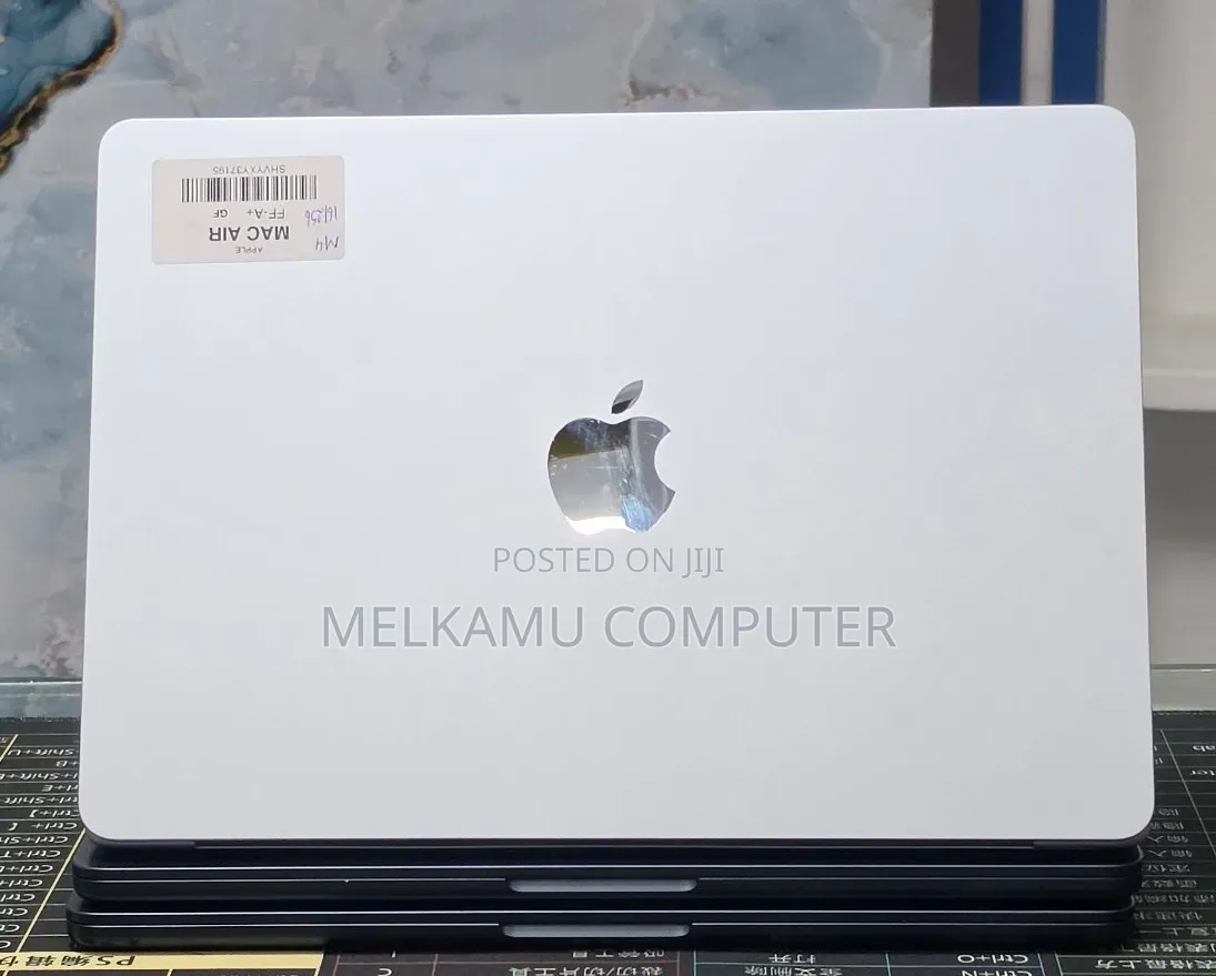 New Laptop Apple MacBook Air 2025 M4 16GB Apple M4 SSD 256GB