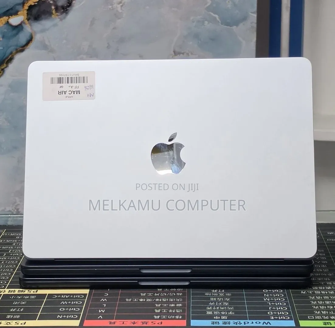 New Laptop Apple MacBook Air 2025 M4 16GB Apple M4 SSD 256GB