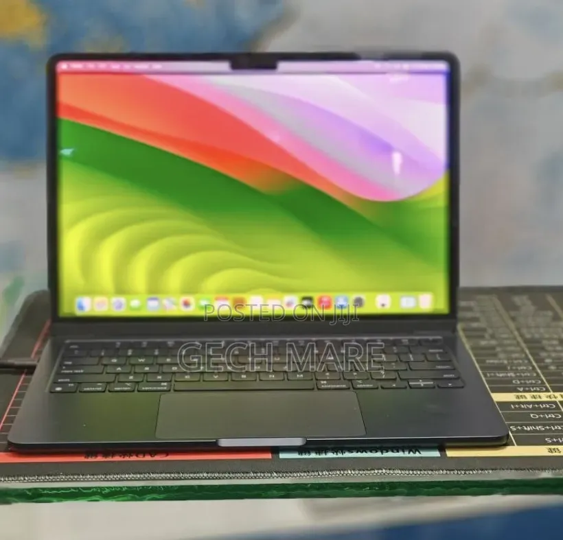 New Laptop Apple MacBook Air 2022 M2 8GB Apple M2 SSD 512GB