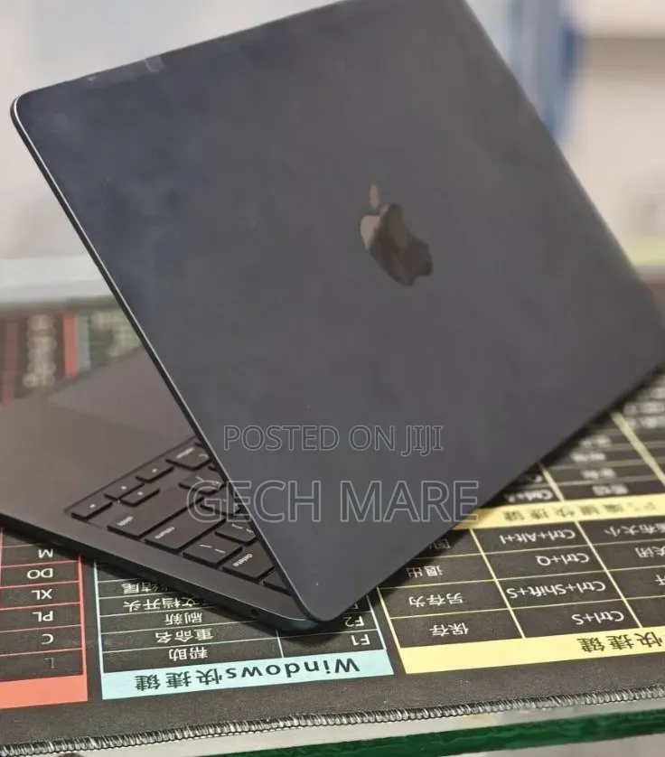 New Laptop Apple MacBook Air 2022 M2 8GB Apple M2 SSD 512GB
