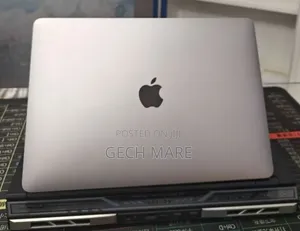 New Laptop Apple MacBook Pro 2022 M2 8GB Apple M2 SSD 512GB