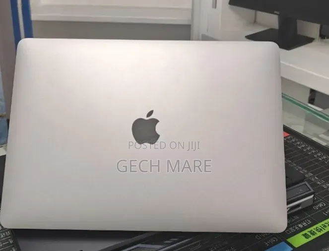New Laptop Apple MacBook Pro 2022 M2 8GB Apple M2 SSD 512GB
